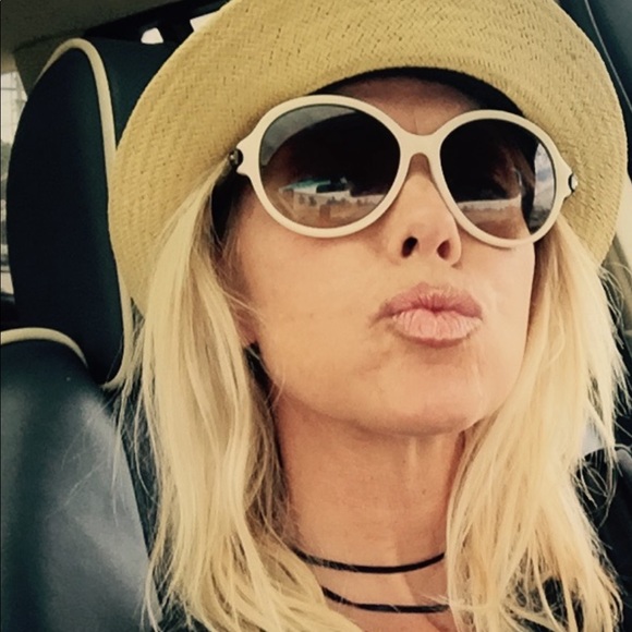 Meet your Posher, Crystal - Picture 4 of 7